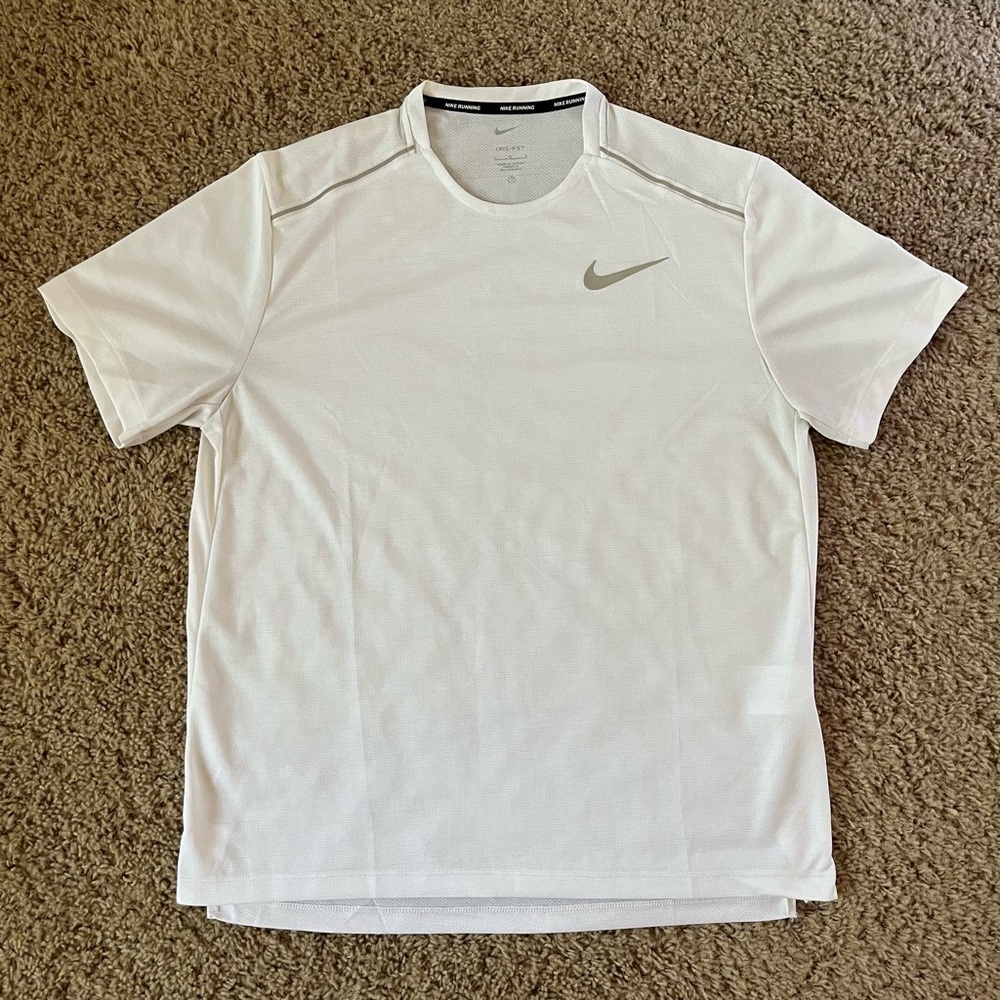 Nike White Short Sleeve Athletic Tee